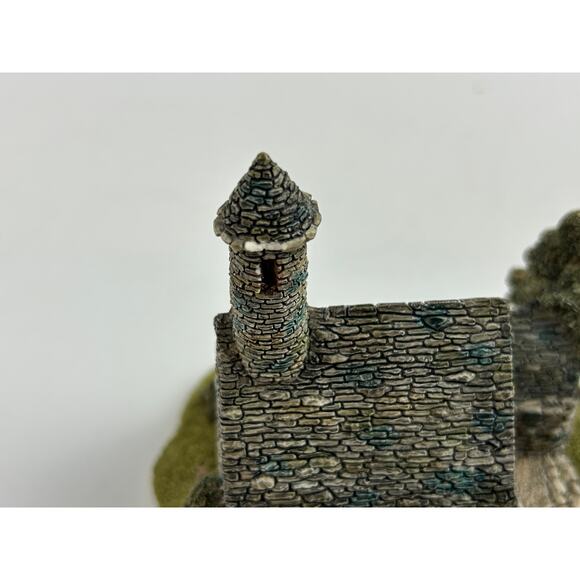 Lilliput Lane Irish Collection Cottage w Tower Damage – Retired Collectible - Picture 10 of 10